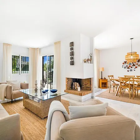 Stylish Townhouse In Puerto Banus, Holiday home *